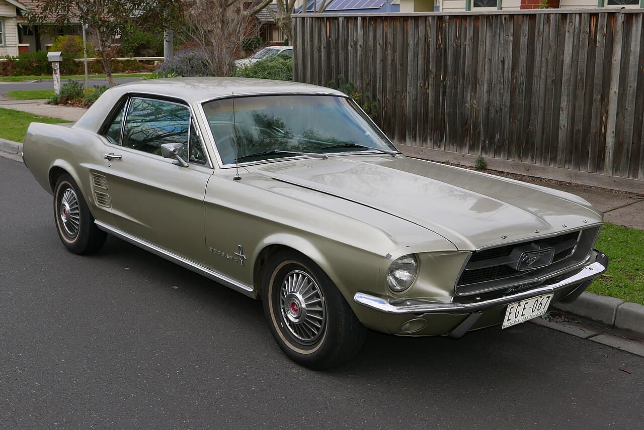 Ford Mustang 2021 — Foto 3 de 4